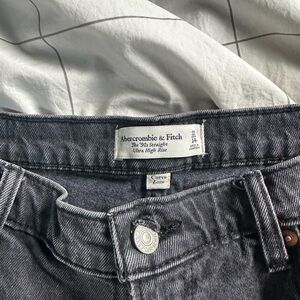 Abercrombie & Fitch 90s Straight Ultra High Rise Jeans size 32/14r